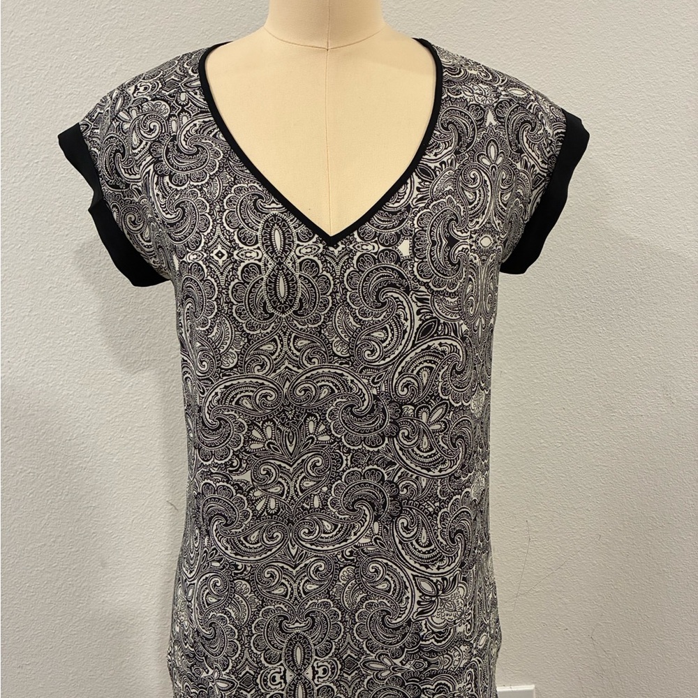 Express Black and White Paisley Short Sleeve Top